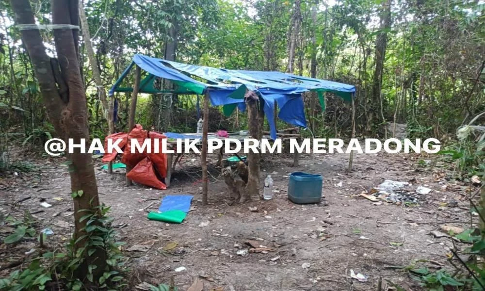 Dua pondok didirikan di kawasan itu dipercayai menjadi tempat mereka berehat serta menunggu penagih mendapatkan bekalan