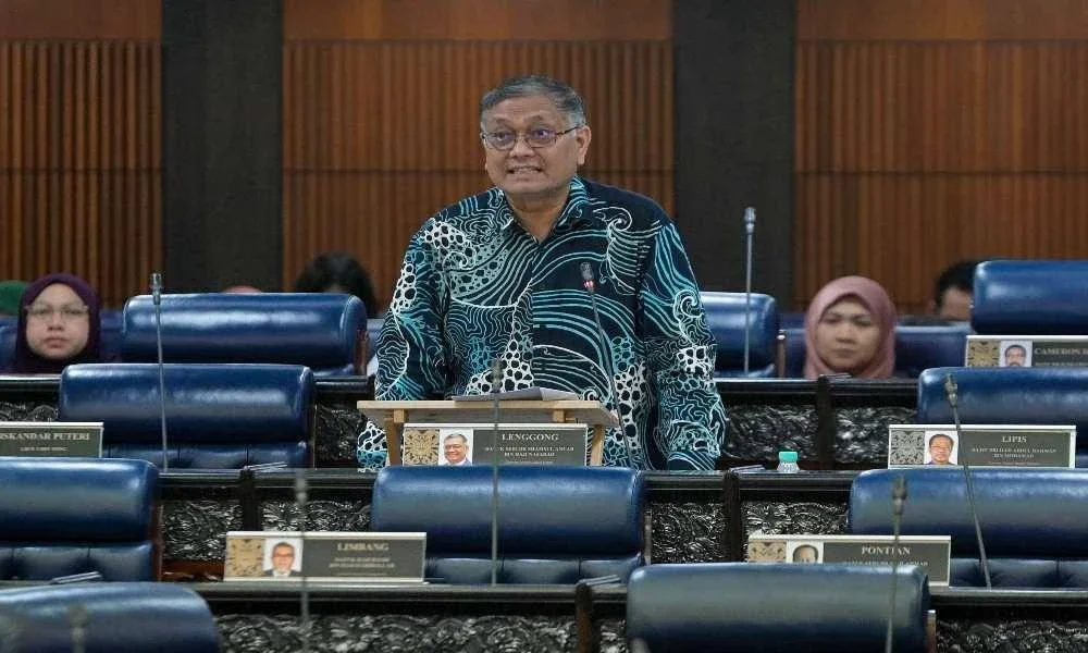 Timbalan Menteri Dalam Negeri, Datuk Seri Dr Shamsul Anuar Nasarah menjawab soalan ketika Mesyuarat Ketiga, Penggal Keempat Majlis Parlimen ke-15 Dewan Rakyat di Bangunan Parlimen hari ini. Foto Bernama 