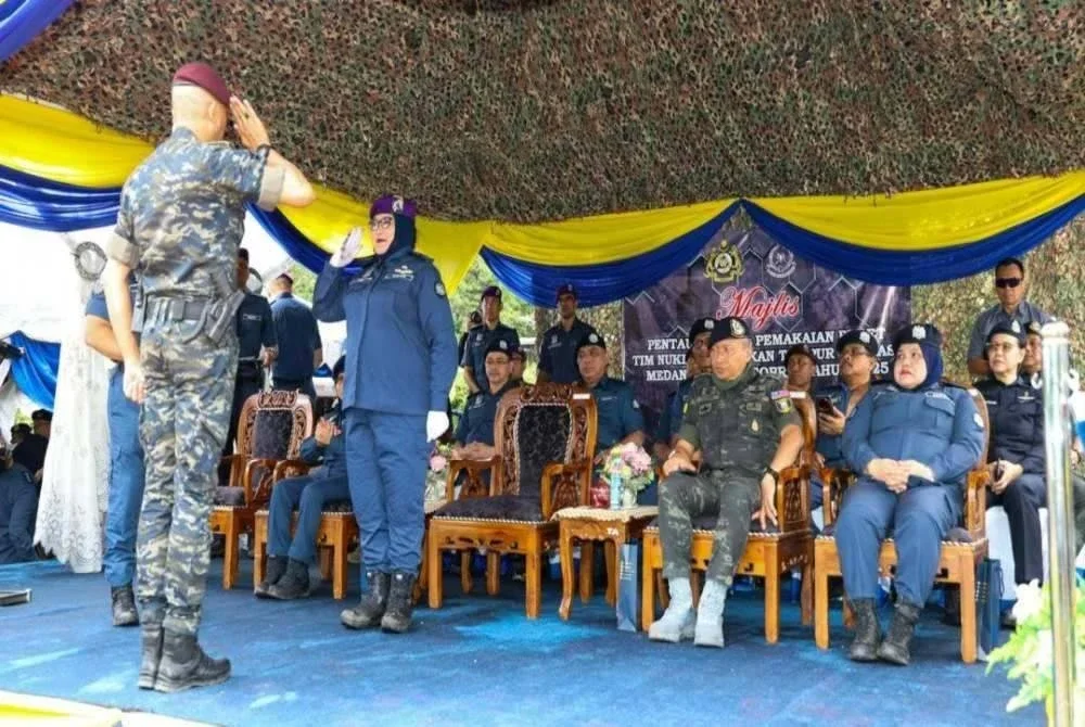 Majlis Pentauliahan dan Pemakaian Beret Tim Nukleus Pasukan Tempur Operasi Medan Kastam (COBRA) berlangsung di Lapang Sasar Utama Kem Briged Utara Pasukan Gerakan Am, Ulu Kinta, Perak disempurnakan oleh Datuk Anis Rizana Mohd Zainuddin, Ketua Pengarah Kastam Malaysia.