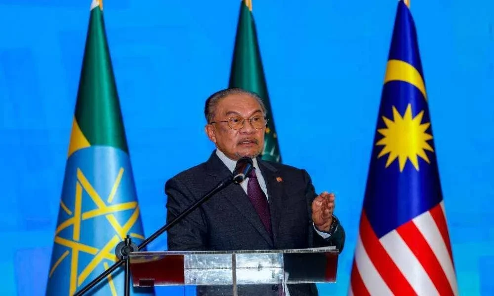 Anwar ketika berucap pada Forum Belia Afro-Malaysia di Addis Ababa pada Khamis. Foto Bernama 