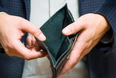 Masalah kewangan dikenal pasti sebagai punca paling ketara yang mendorong kes penderaan isteri terhadap suami. - Foto hiasan