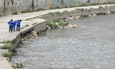Operasi mencari dan menyelamat (SAR) seorang lelaki yang dipercayai dihanyutkan kepala air di Sungai Klang berhampiran Pintasan Saloma pada Isnin lalu disambung hari ini untuk memasuki hari keempat, dengan tumpuan pencarian di permukaan air sekitar kawasan terakhir mangsa dilihat. Foto Bernama 