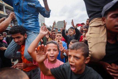  Lebih seminggu selepas kempen imunisasi dilancarkan di Gaza, Pertubuhan Kesihatan Sedunia (WHO) telah memvaksin lebih 10,000 kanak-kanak. Foto fail AFP