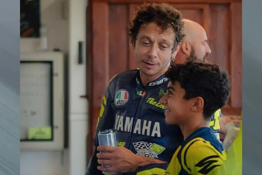 Casadei (kanan) menuntut ilmu dengan Rossi di Akademi VR46. Foto Agensi