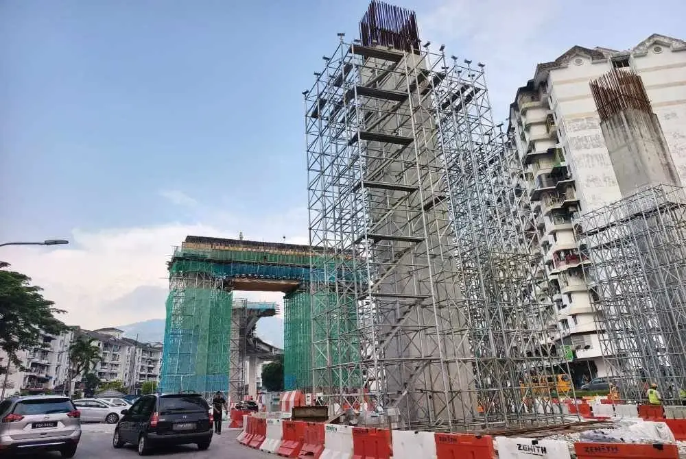 Projek yang kini mencapai kemajuan 87 peratus itu menerima dua kelulusan EOT selepas proses penelitian rapi oleh Jawatankuasa Lanjutan Masa bagi memastikan setiap permohonan adalah berasas dan munasabah.