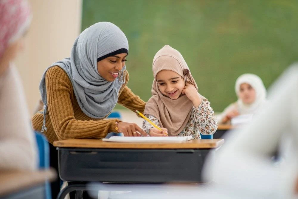 AMBIL perhatian serius untuk berganding bahu memelihara generasi hari ini daripada kegelapan moral dan kekosongan jiwa. Foto Canva