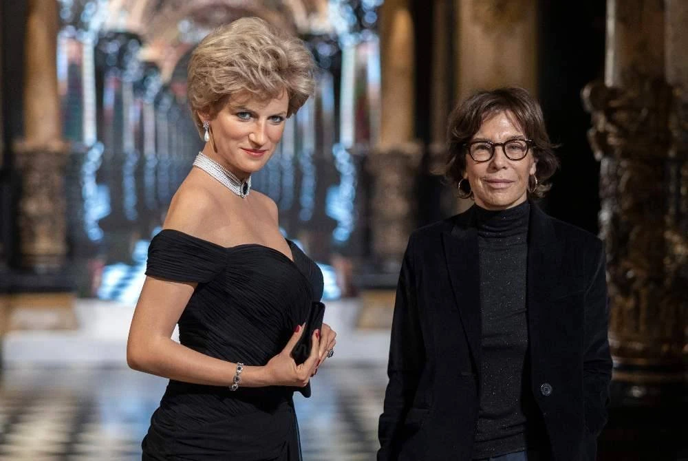 Puteri Diana ‘muncul semula’ pada Khamis di Muzium Grevin, Paris sebagai patung lilin bersaiz sebenar lengkap dengan mengenakan busana revenge dress. - Foto AFP