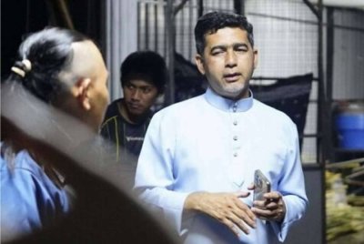 Aliakbar berkata, seseorang yang terlibat dalam politik sepatutnya tidak menjadikan jawatan sebagai peluang untuk mengaut kekayaan.
