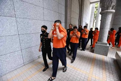 Antara yang ditahan sebelum ini berkaitan bagi membantu siasatan berhubung kes rasuah mempercepat proses permohonan pendatang asing menerusi Program RTK.