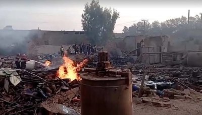 Letupan berlaku sekitar jam 5 pagi waktu tempatan di kawasan perindustrian Malikpur, terletak di barat Lahore, wilayah Punjab. -Foto Reuters