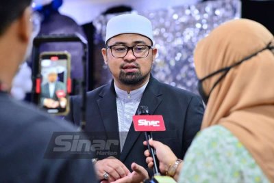 Mohamed Sukri (tengah) ketika ditemui Sinar Harian pada Jumaat. Foto: SINAR HARIAN/ASRIL ASWANDI SHUKOR