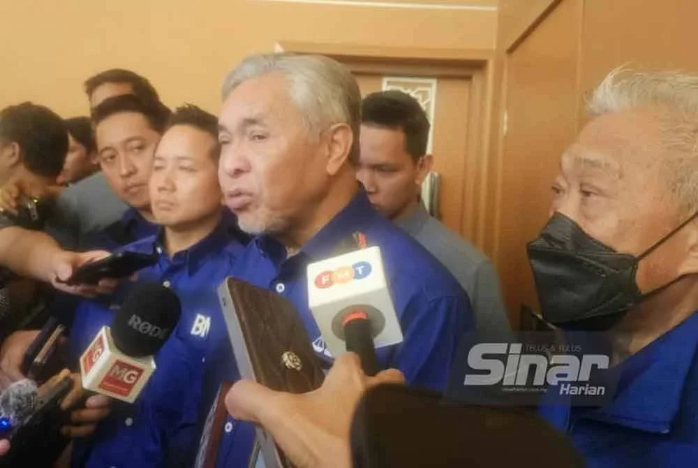 Ahmad Zahid ketika ditemui pemberita selepas melancarkan Manifesto Rancangan Pembangunan Sabah Satu (RPS1) di bangunan UMNO Sabah, pada Sabtu.