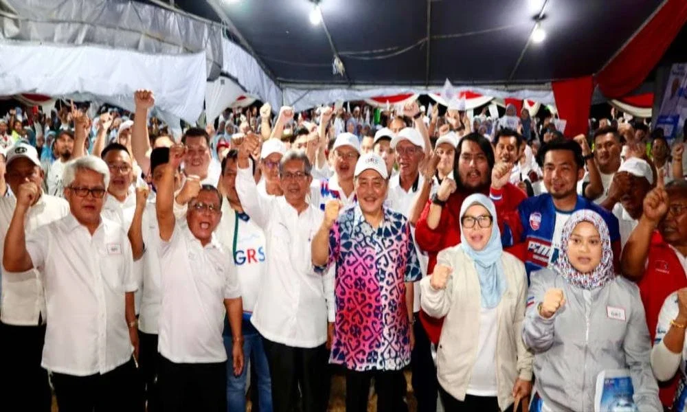 Hajiji (dua dari Kanan) semasa menghadiri Sesi Ceramah Bersama Pusat Daerah Mengundi (PDM) Indai, Tuaran pada Jumaat.