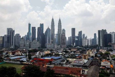 Kepadatan penduduk tdi bandar utama memerlukan reformasi dalam perancangan pendidikan dan perumahan negara.