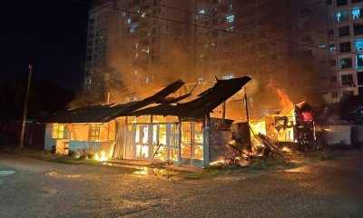 Rumah setinggan di Kampung Benggali musnah dalam kebakaran malam Jumaat.