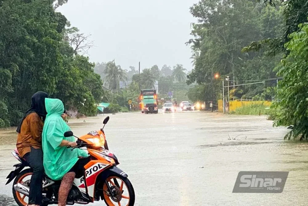Jumlah mangsa banjir di Kelantan terus meningkat kepada 1,717 orang setakat pagi Ahad melibatkan 688 keluarga yang kini ditempatkan di 13 pusat pemindahan sementara (PPS) di tiga jajahan. Foto: HAZELEN LIANA KAMARUDIN