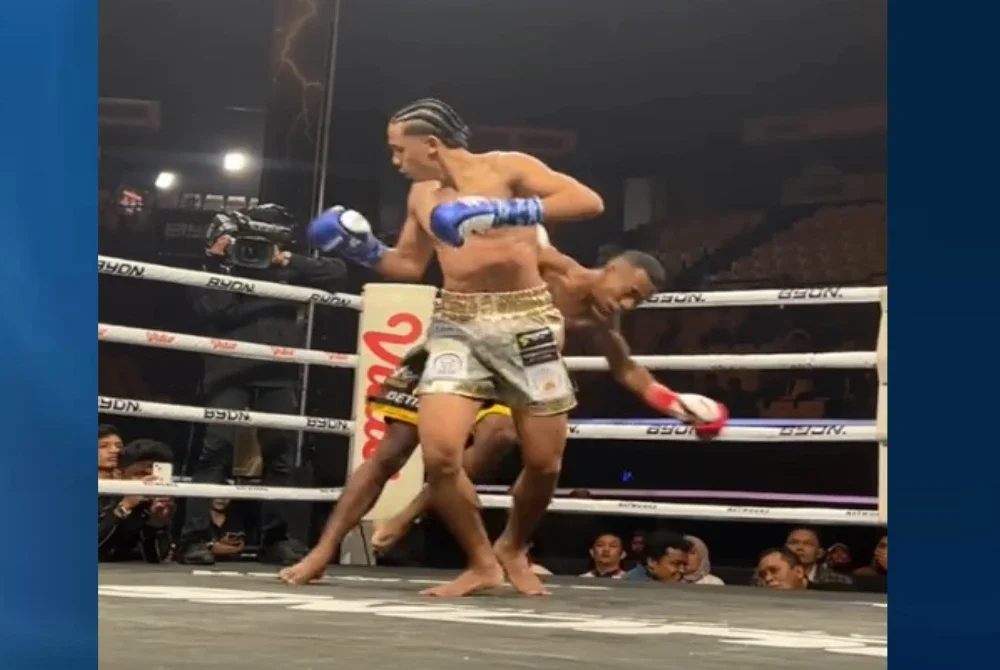 Kemenangan Haris Haiqal (depan) secara split decision ke atas Aprilando Rumahpasal turut dipersoalkan netizen Malaysia kerana Haris jelas mendominasi pertarungan tersebut.