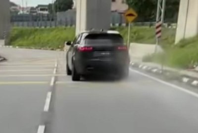 Video memaparkan sebuah SUV dipandu secara berbahaya menghala ke arah Taman Naga Emas tular di media sosial.