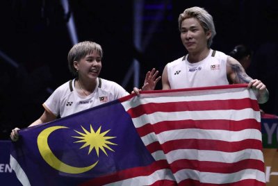 Tang Jie-Ee Wei menumbangkan gandingan Indonesia Jafar Hidayatullah–Felisha Alberta Pasaribu menerusi kemenangan straight set 21-16, 21- 11 dalam tempoh 42 minit.