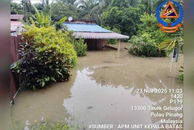 Beberapa kawasan di Tasek Gelugor mula dilanda banjir sejak petang Ahad. Foto APM
