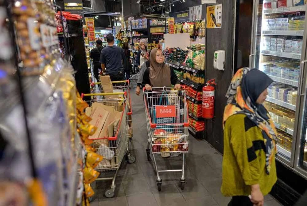 Jelas sekali bahawa kadar inflasi yang menurun bukan bererti harga barang turun. Foto Bernama.