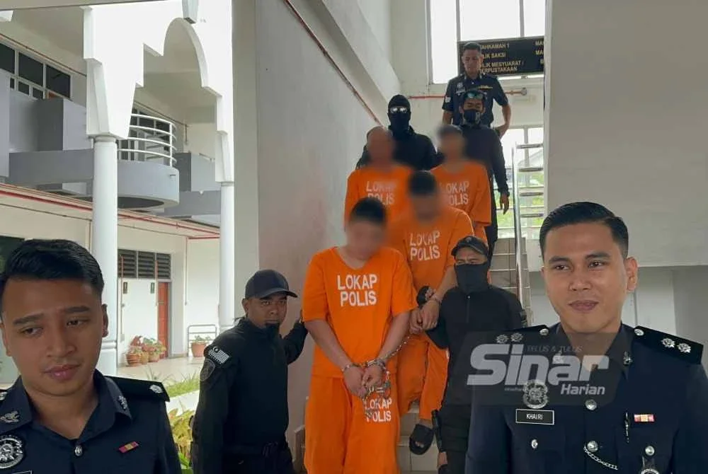 Empat suspek direman tiga hari bagi membantu siasatan kes
seorang pemuda ditetak di sebuah kedai makan di Kampung Permatang Tinggi, Jumaat lalu.