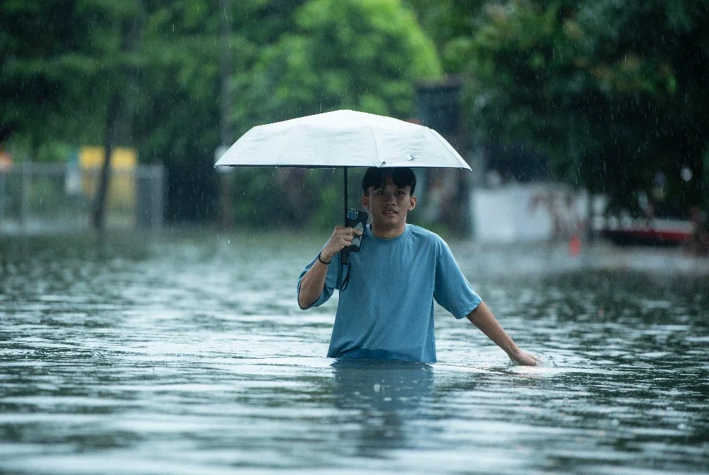 Keadaan banjir di Taman Bendahara, Pengkalan Chepa. Foto: Bernama