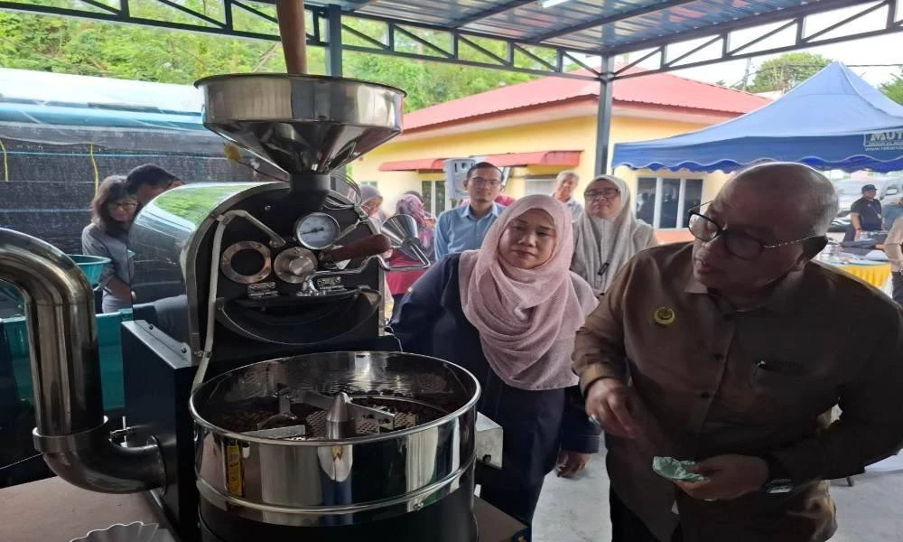 Kemudahan menyeluruh yang terdapat di Pusat Pemprosesan Kopi Perak dapat meningkatkan kecekapan rantaian pemprosesan, mengurangkan kerugian selepas tuaian serta mengekalkan kualiti biji kopi tempatan.