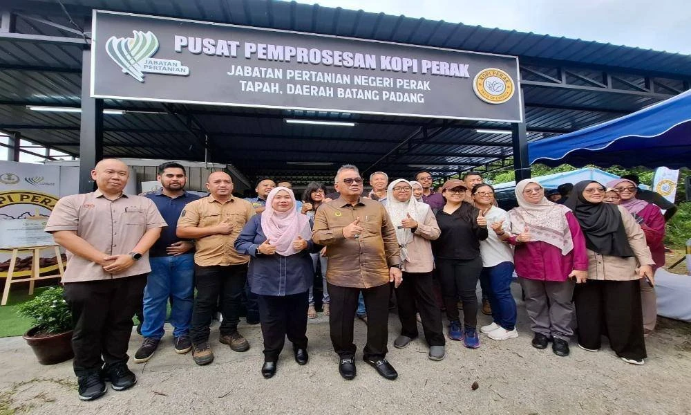 Pusat Pemprosesan Kopi Perak, kemudahan pertama seumpamanya di negeri ini yang diwujudkan di bawah kelolaan Jabatan Pertanian bakal beroperasi sepenuhnya, 1 Disember depan.