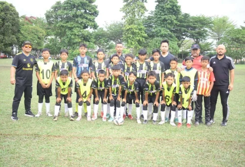 Barisan pemain, jurulatih dan pengurusan skuad SK Seksyen 20 saingan Piala Raja Muda Selangor B-12 2025.