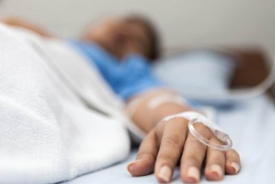 Jika kita mendengar khabar seseorang sedang sakit dan hati terdetik untuk menziarahinya, pergilah segera. Gambar hiasan 123rf.