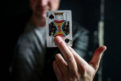 Silap mata bukan saja memperdaya mata, tapi juga memanipulasi ingatan. Foto hiasan 123RF