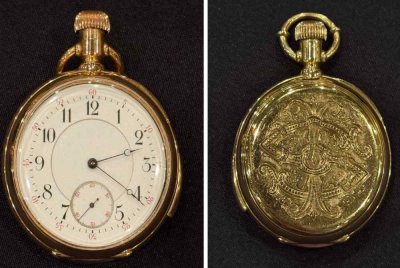 Sebuah jam poket emas milik pasangan warga emas yang lemas ketika tragedi tenggelamnya Titanic berjaya dijual pada harga £1.78 juta (AS$2.3 juta) dalam satu acara lelongan