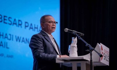 Menteri Besar Pahang, Datuk Seri Wan Rosdy Wan Ismail ketika berucap pada Majlis Visonary De' Tea Logue anjuran Yayasan Pahang pada Isnin.