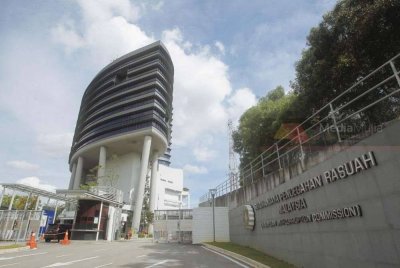 SPRM turut menyeru semua pihak agar sentiasa mematuhi peraturan, menjaga keselamatan diri serta harta. 