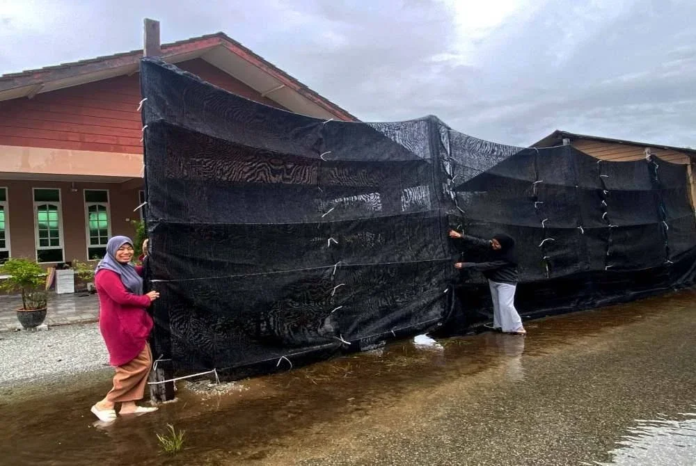 Walaupun menelan belanja sehingga RM300, namun jaring plastik lebih menjimatkan dan tahan lasak. - Foto Sinar Harian/Hazelen Liana Kamarudin