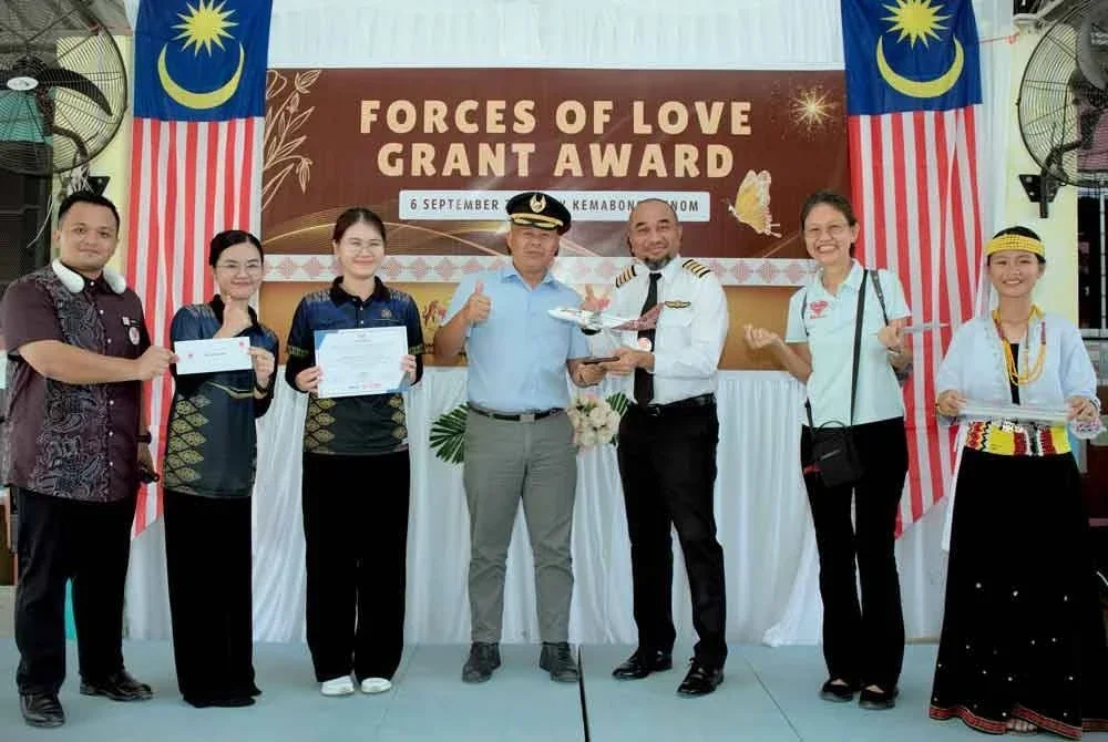 SK Sungai Api antara diiiktiraf FOL Centres of Excellence pada Majlis Penyampaian Geran Musim 2 di Sekolah Kebangsaan (SK) Kemabong pada September lepas.