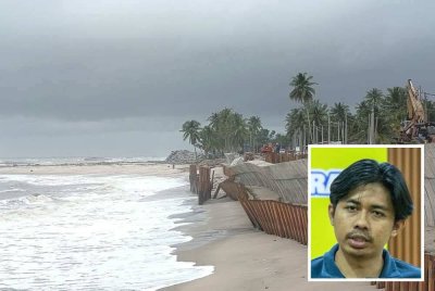 Keadaan Jalan Pantai Batu Rakit mengalami kerosakan sekali lagi akibat ombak besar dan angin kuat pada musim tengkujuh kali ini.