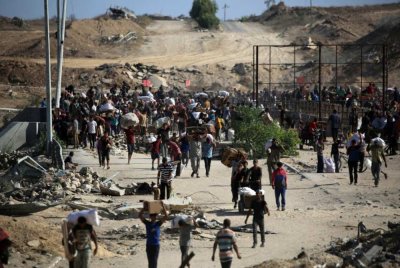 Ratusan penduduk Palestin ditembak mati dengan sengaja ketika cuba mendapatkan bantuan di pusat agihan tersebut. Foto AFP