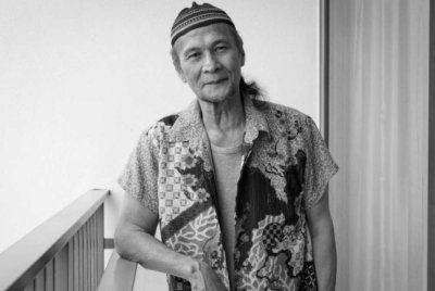 Dharma Harun meninggal dunia sendirian di kediamannya di Kuala Lumpur pada malam Selasa.