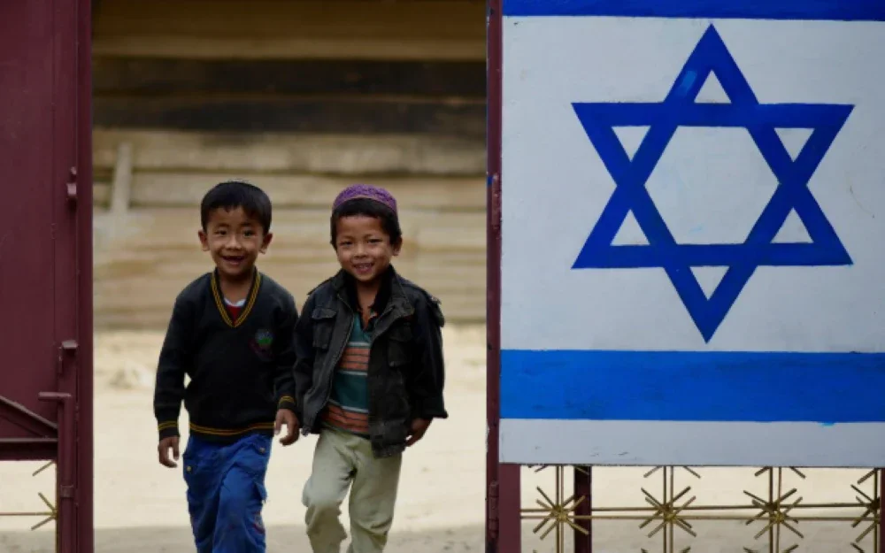 Anak-anak komuniti berkenaan. - Agensi