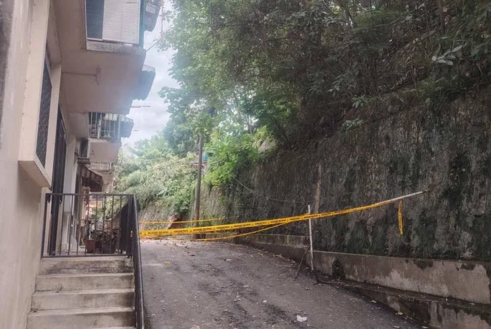 Aspek teknikal keselamatan sedang dinilai oleh pihak berkuasa tempatan sebelum arahan susulan diberikan kepada penduduk