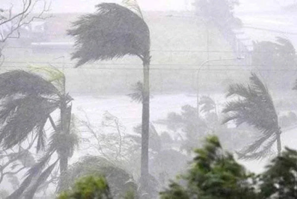 Hujan lebat berterusan, angin kencang dan laut bergelora dijangka berlaku di negeri-negeri utara Semenanjung. Gambar hiasan 