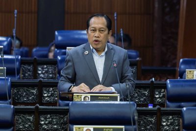 Ahmad ketika sesi pertanyaan-pertanyaan bagi jawab lisan ketika Mesyuarat Kedua, Penggal Keempat Parlimen ke-15 Dewan Rakyat di Bangunan Parlimen pada Rabu. Foto: Bernama