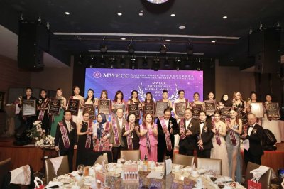 Jemputan dan tetamu bergambar di Grand Imperial Restaurant, Pavilion KL bagi Anugerah Kecemerlangan Usahawan Wanita Global 2025.