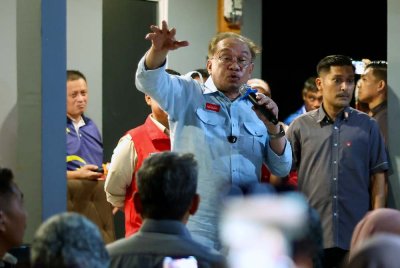 Anwa berucap pada Sesi Santai di PDM Karamunting bersama calon DUN N.54 Karamunting, George Hiew di Sandakan pada Rabu. Foto Bernama