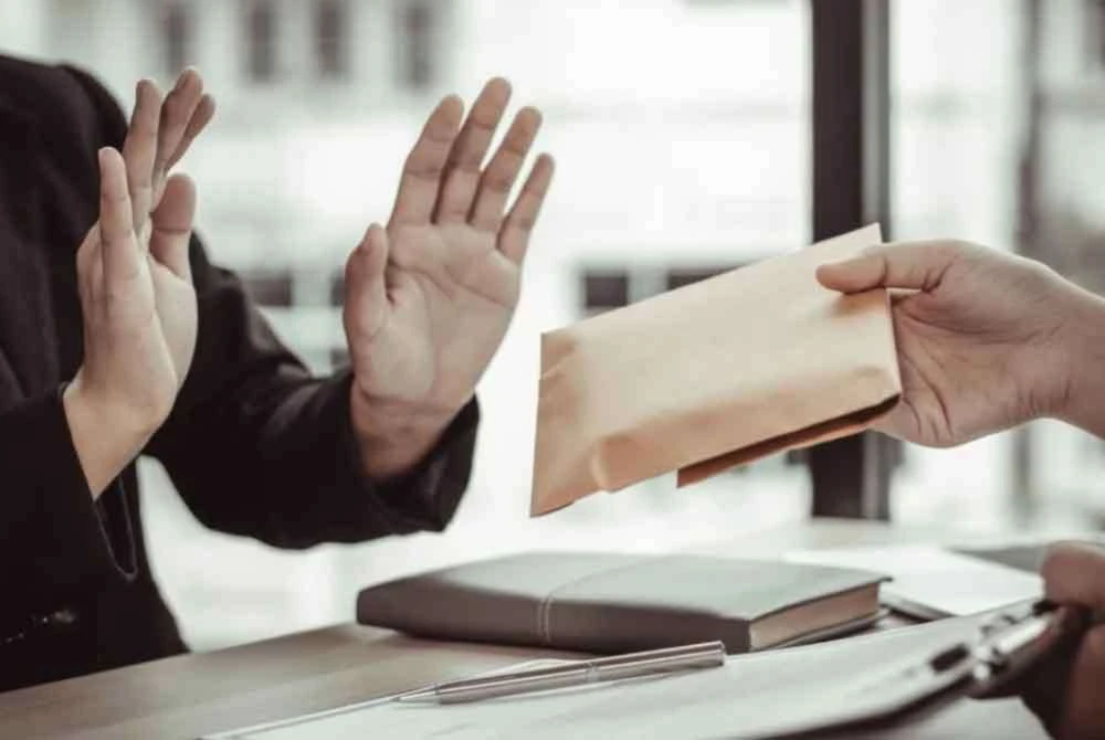 Apabila pemimpin bebas rasuah, negara menjadi stabil dan pelabur yakin melabur. Foto hiasan