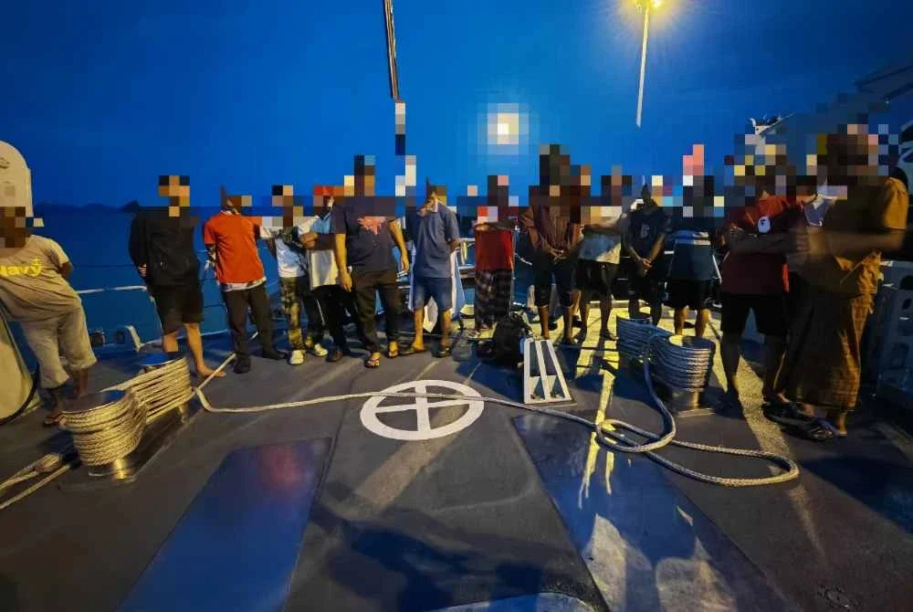 Seramai 18 mangsa disahkan selamat manakala seorang lagi dilaporkan meninggal dunia. Foto Maritim Malaysia