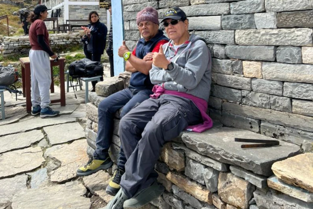 Bersama Husain yang 10 tahun lebih muda daripada penulis.