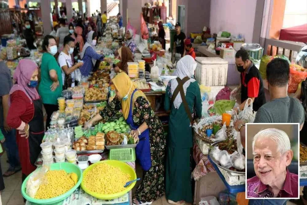 Menurut Kamarudin (gambar kecil), budaya peniaga di negeri ini dari turun-temurun suka memberi lebih atau mengambil untung yang sikit sahaja dalam jual-beli. Gambar hiasan 